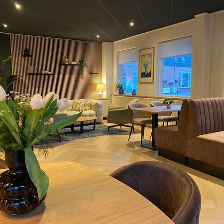 Hotel Emilia Каатсхойвел Экстерьер фото