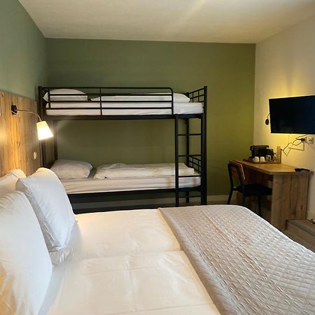Hotel Emilia Каатсхойвел Экстерьер фото