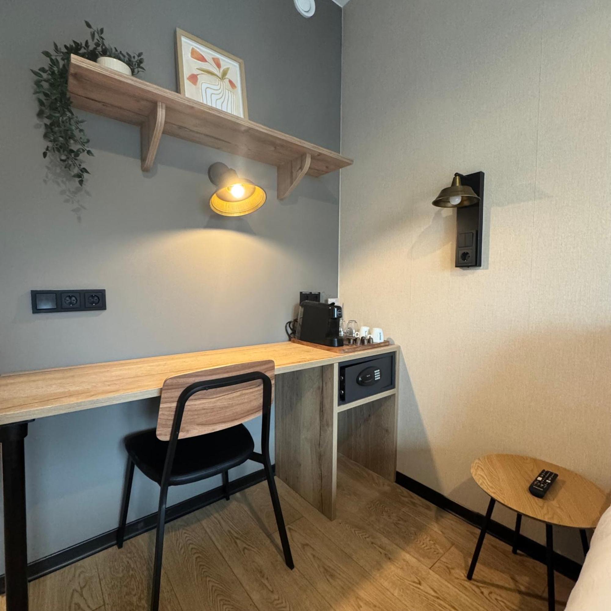 Hotel Emilia Каатсхойвел Экстерьер фото