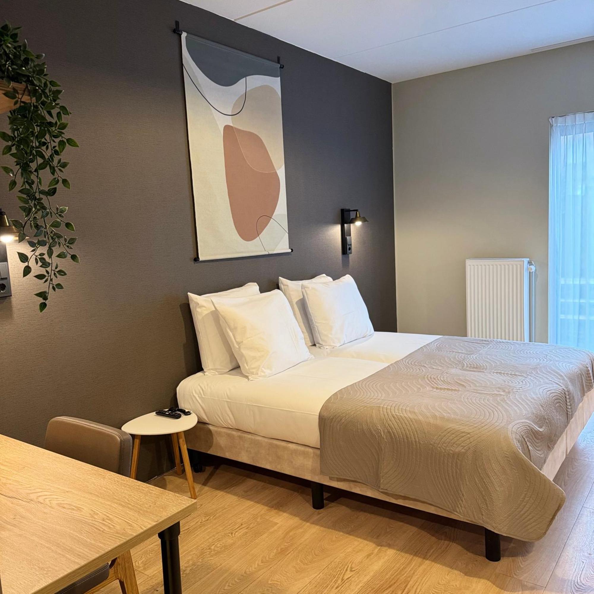 Hotel Emilia Каатсхойвел Экстерьер фото