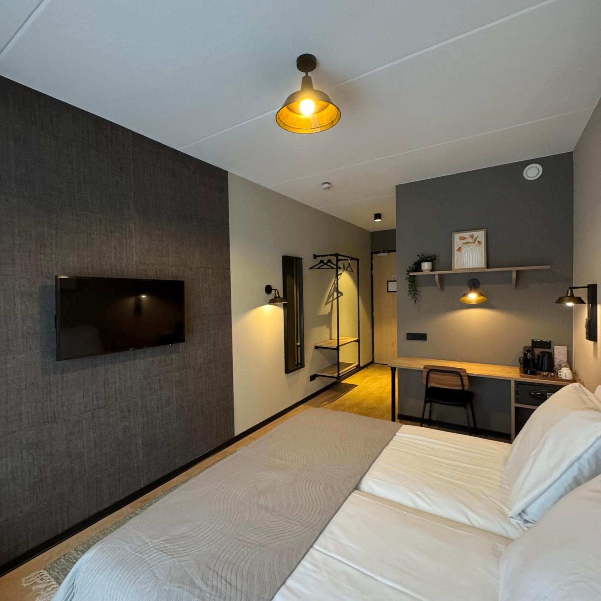 Hotel Emilia Каатсхойвел Экстерьер фото