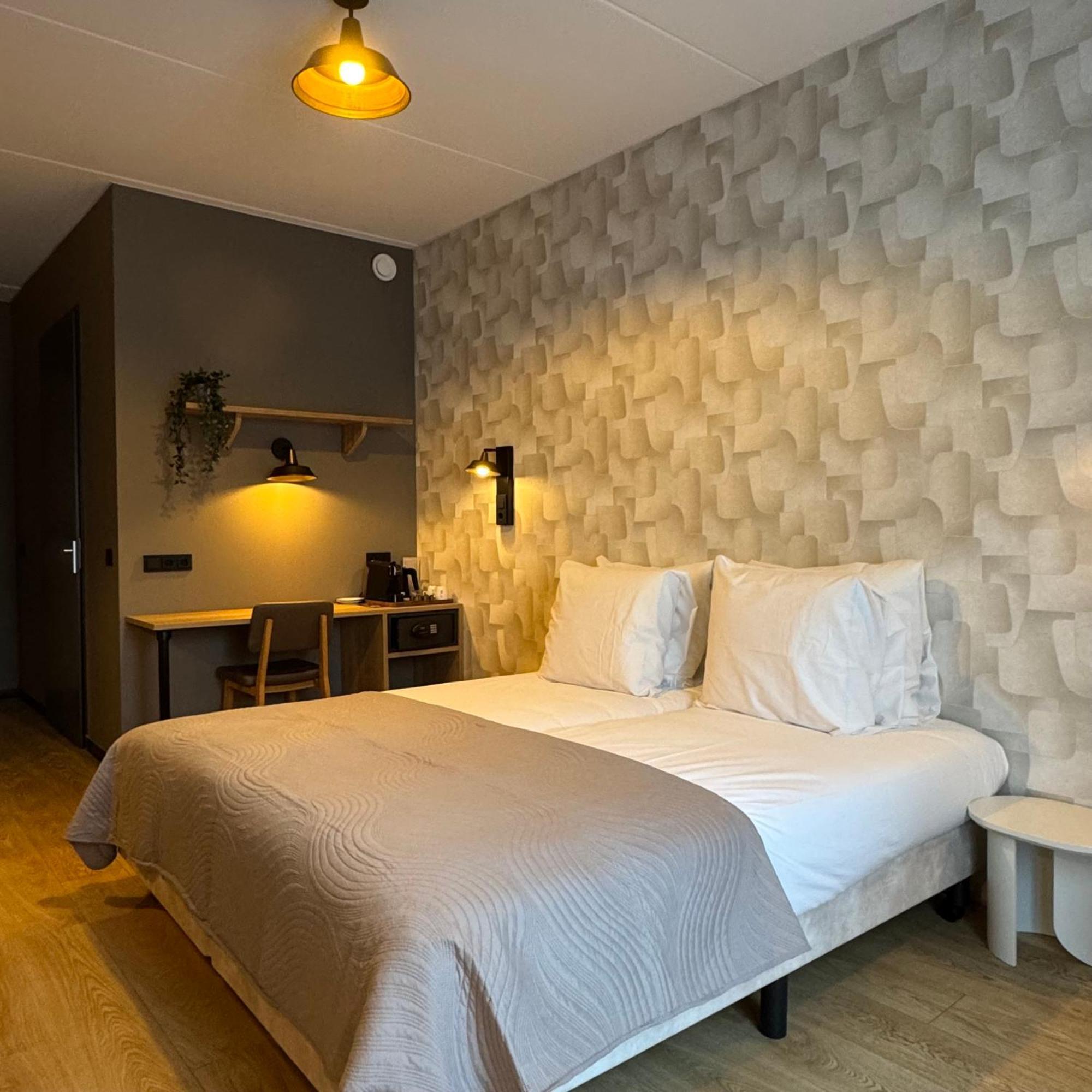 Hotel Emilia Каатсхойвел Экстерьер фото
