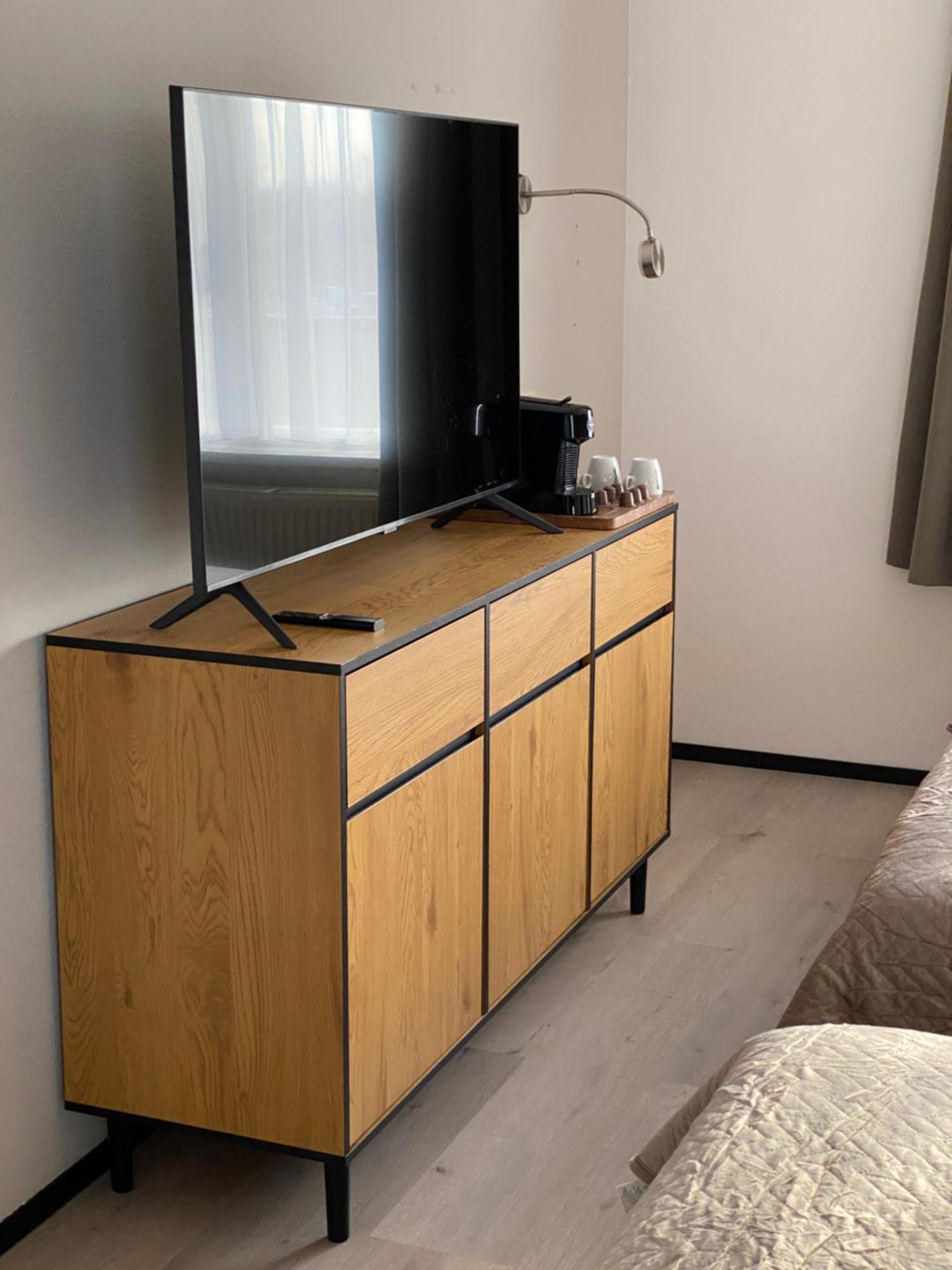 Hotel Emilia Каатсхойвел Экстерьер фото