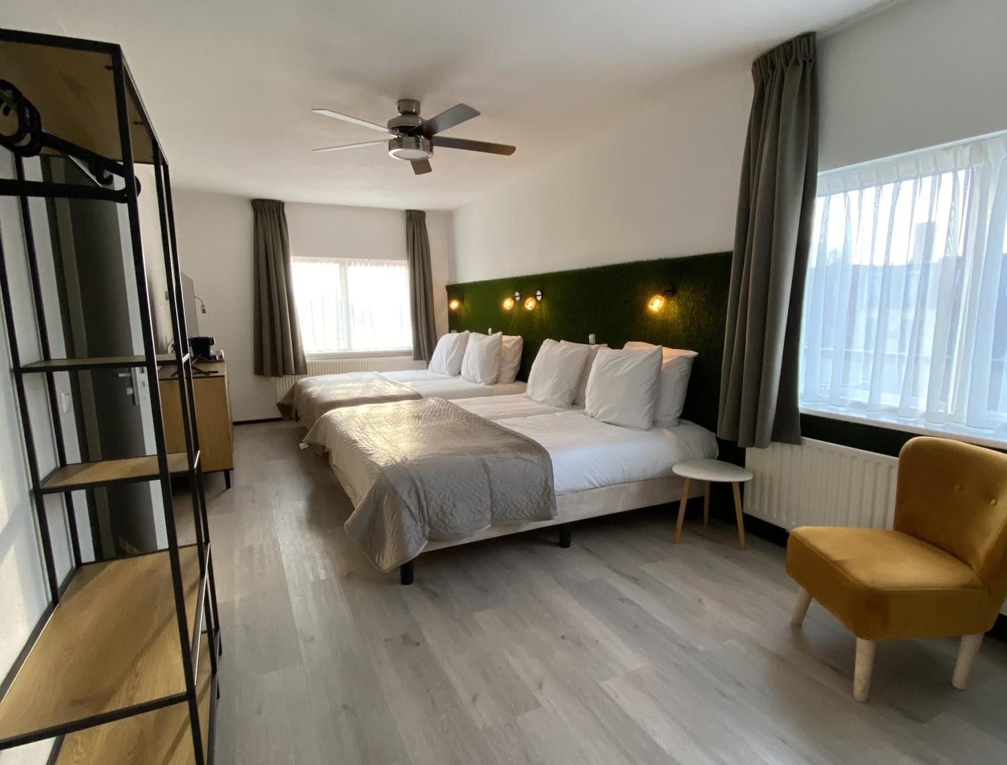 Hotel Emilia Каатсхойвел Экстерьер фото