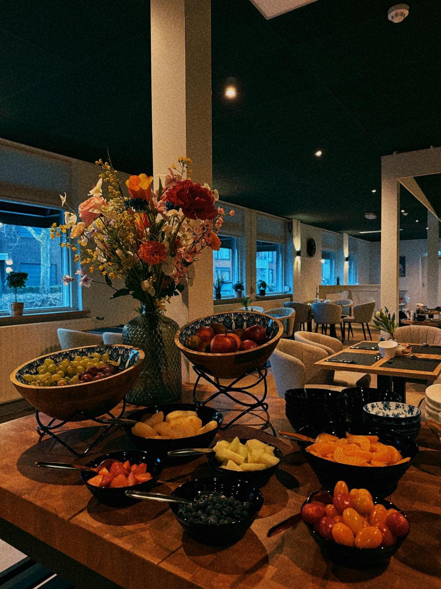 Hotel Emilia Каатсхойвел Экстерьер фото